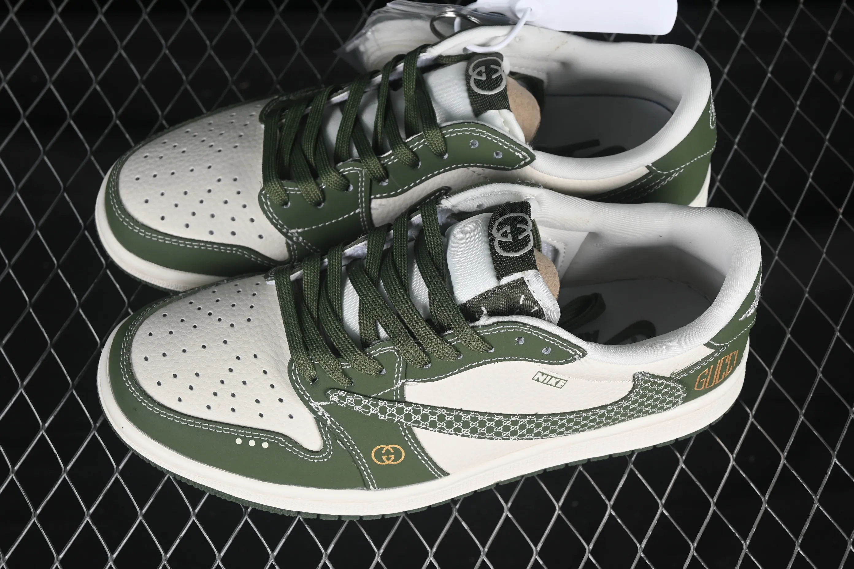 All categories Air Jordan Jordan series basketball shoes Air Jordan 1 Low High-end customized low-top sneakers Travis Scott x Fragment Design x Air Jordan 1 Low OG SP Joe 1 Gucci co-branded retro green low-top cultural casual sneakers LD2025-002